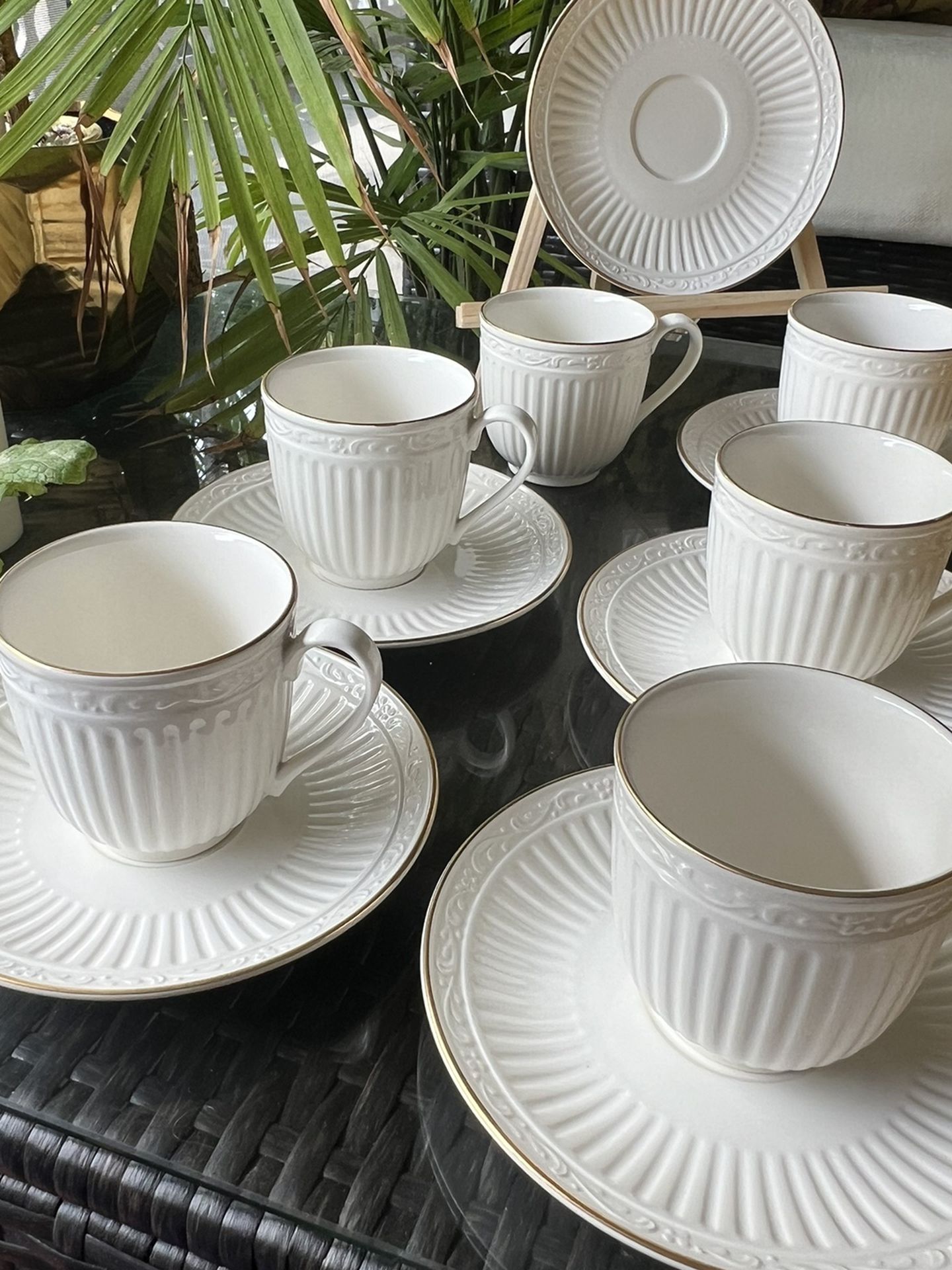 MIKASA Countryside With The Golden rim. Set Of 6 Cups And Saucers. Vintage In Excellent Condition. Very Rear. 