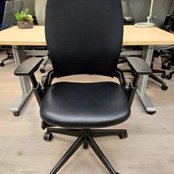 LIKE NEW STEELCASE LEAP V2 BLACK LEATHER FULLY ADJUSTABLE ARMS LUMBAR SUPPORT TILT LOCK TILT TENSION ADJUSTMENTS