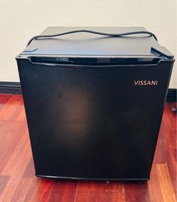 Portable refrigerator