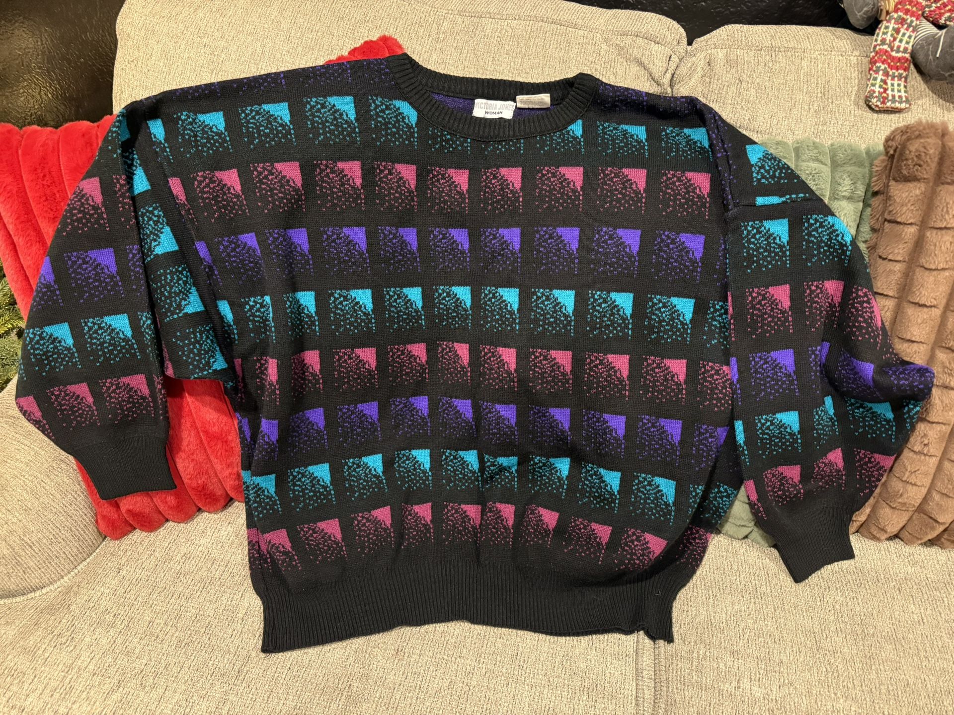 UGLY SWEATER VICTORIA JONES SWEATER