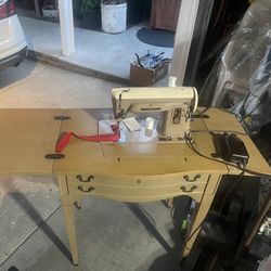 Vintage Singer 404 Sewing Machine (Excellent Condition, Everything Included)