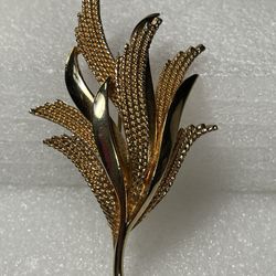 Smooth & Shiny Textured Willow Leaves Gold Tone Brooch