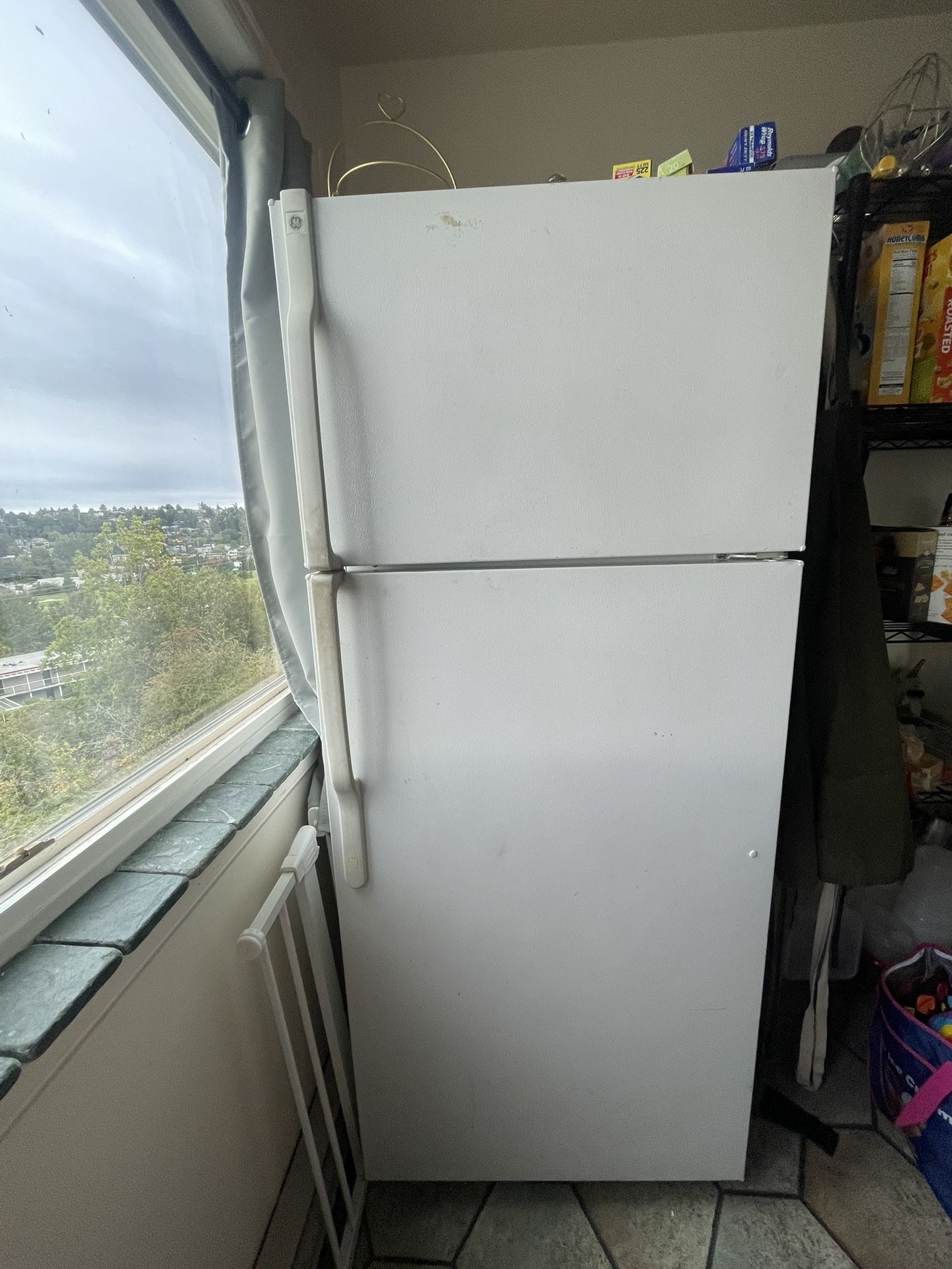 FREE!! White GE Refrigerator, Top Freezer