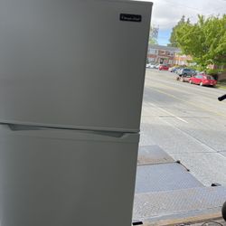 Magic Chef Fridge