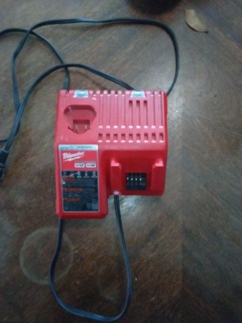 Milwaukee M12 M18 Battery Charger
