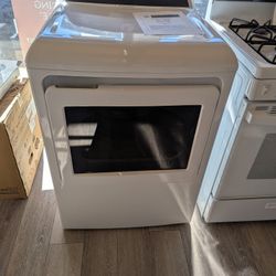 GE 7.4 Cu.Ft.  GAS Dryer W/ Sensor Dry