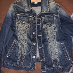True Religion, Jean Jacket Xl But Fits Like A Large, Practically New Don’t Low Ball Me 400$ Jacket For The Low ! Y’all Sleeping On This Jacket