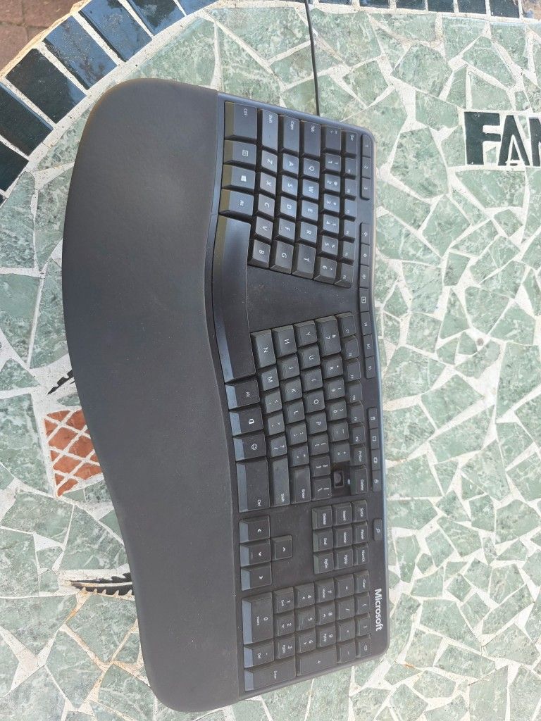 Microsoft Ergonomic Keyboard (Wired)