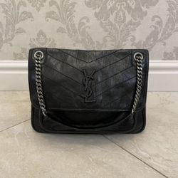 Pre Owned Black Saint Laurent Niki Chain Bag Condition 8/10