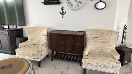 Chair  125 c/u  and credenza 125.00  todo junto 300.00