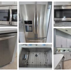 Complete Kitchen Set – Cabinets, Appliances, Countertops, Pantry