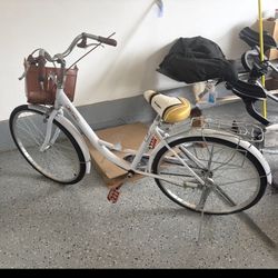26” Cruiser Bike with Adjustable Seat and Basket