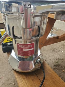 Ruby 2000 Comercial Juicer (Its Missing The Basquet Nut, Pusher And Wrench) 