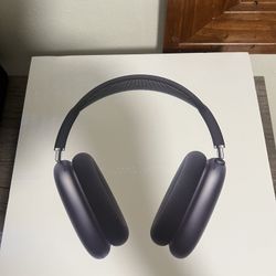 AirPod Max’s Black 