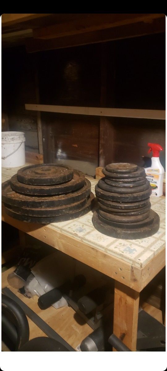 Over 200 Pounds In Iron Plates Whith Olympic Bar And Bench If Wanted