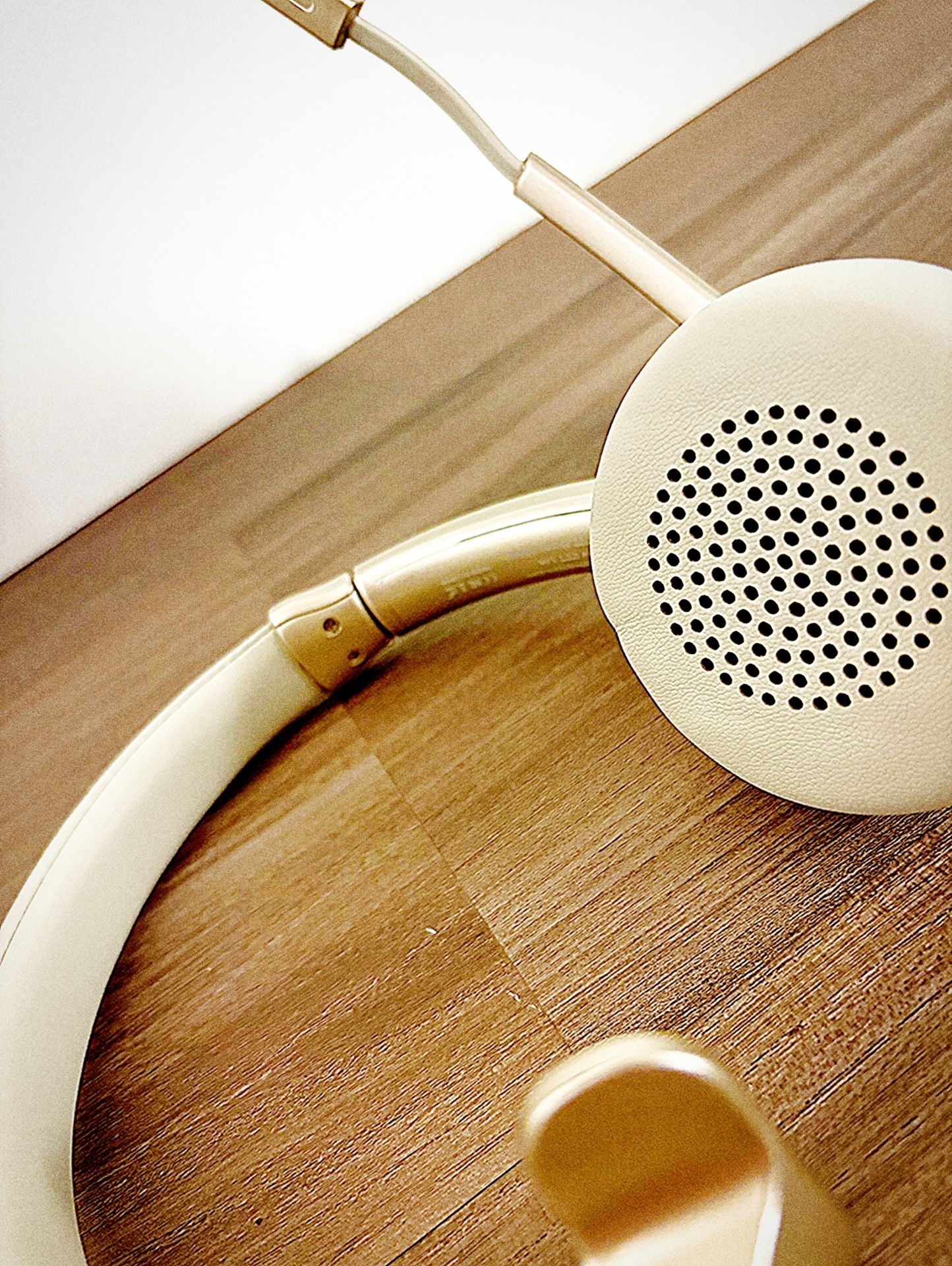 NEW! Wireless Bluetooth headset noise canceling mic