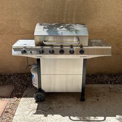 Charbroil BBQ grill plus 2 tanks/cover