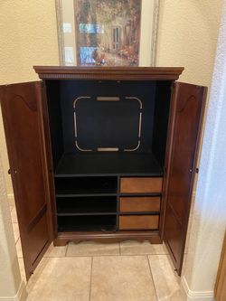 Entertainment center