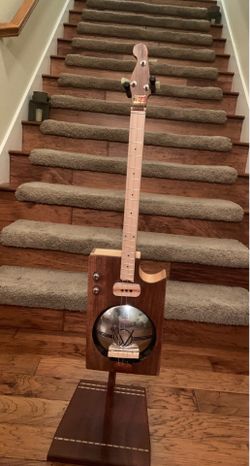 Custom made 3 sting box guitar