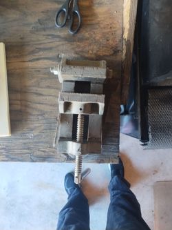 Heavy Duty Cast Iron Bench Vise