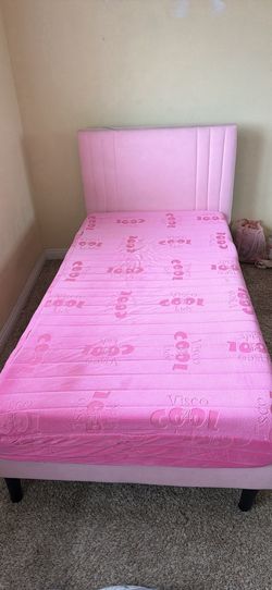 Twin bed (pink)