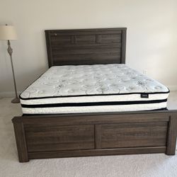 🛏️ Queen Bed Frame + Hybrid Mattress – Excellent Condition – $220 (Paoli)