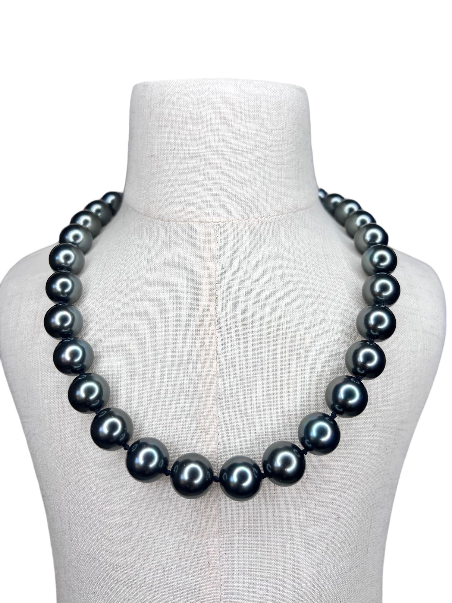 M&N 925 Raven color large faux pearl strand collar necklace