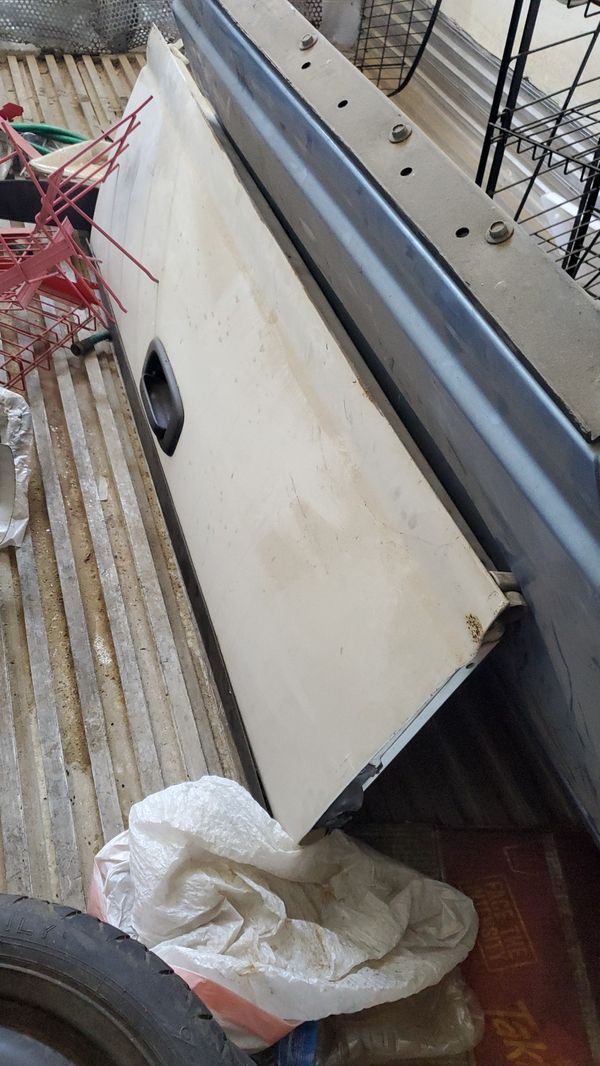 GMC Sierra 2001 tailgate for Sale in Bakersfield, CA OfferUp