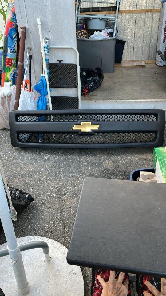 2017 Chevy Silverado Grill