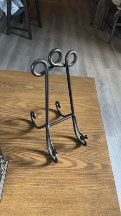 Scroll Picture Frame Holder