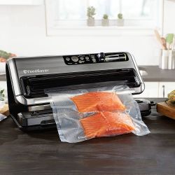 FoodSaver FM5000 Series 2-in-1 Vacuum Sealing System and Starter Kit