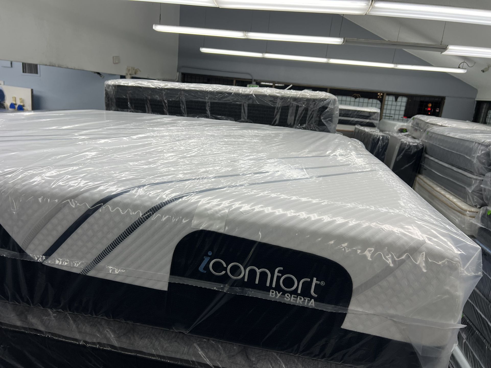 KING SIZE SERTA ICOMFORT MEMORY FOAM MATTRESS & BOX SPRINGS BED SET