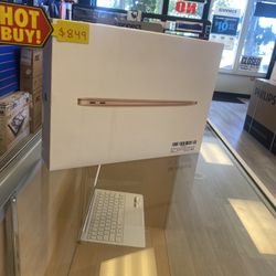 MacBook Air Brand New M1