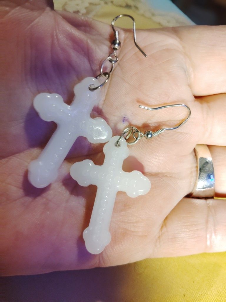 NATURAL WHITE PURE JADE. -925. THESE ARE BIG AND BOLD00% ALL NATURAL. BEADED MOTIF, SOLID 1/4" THICK. PIERCED. (E-(contact info removed))