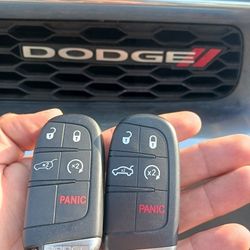 Car Keys / Llaves De Carro
