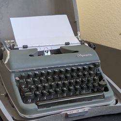 Vintage Olympia De Luxe Typewriter - Made in West Germany - Fully Working - Collector Piece