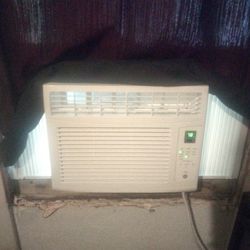 GE Window AC Unit 6000 Btu