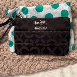 Coach Corner Zip Wrislet 