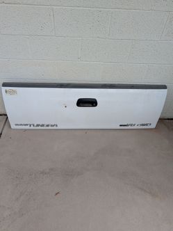 Toyota tundra tailgate