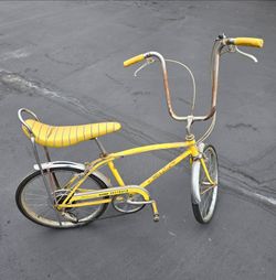 Vintage Yellow Schwinn Fastback Stingray LOOK
