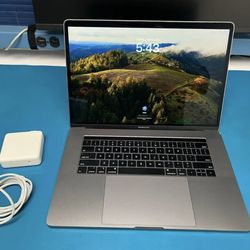 2018 Apple Touchbar MacBook Pro 15 Inch