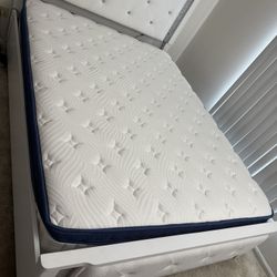 Queen size mattress 