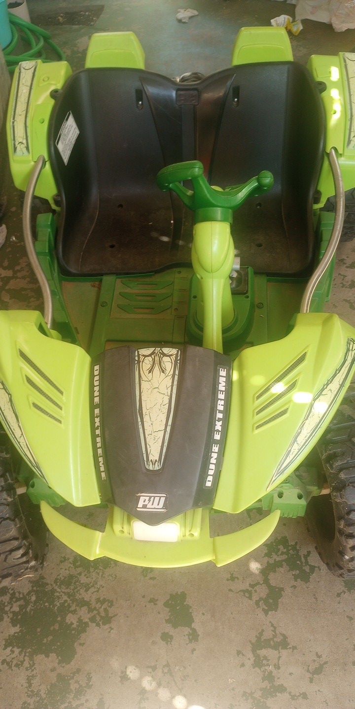 2-6yrs Old Electric Kids Car. Comes With Charger And Battery