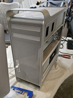 APPLE MAC PRO TOWER.  DUAL CPU 2012