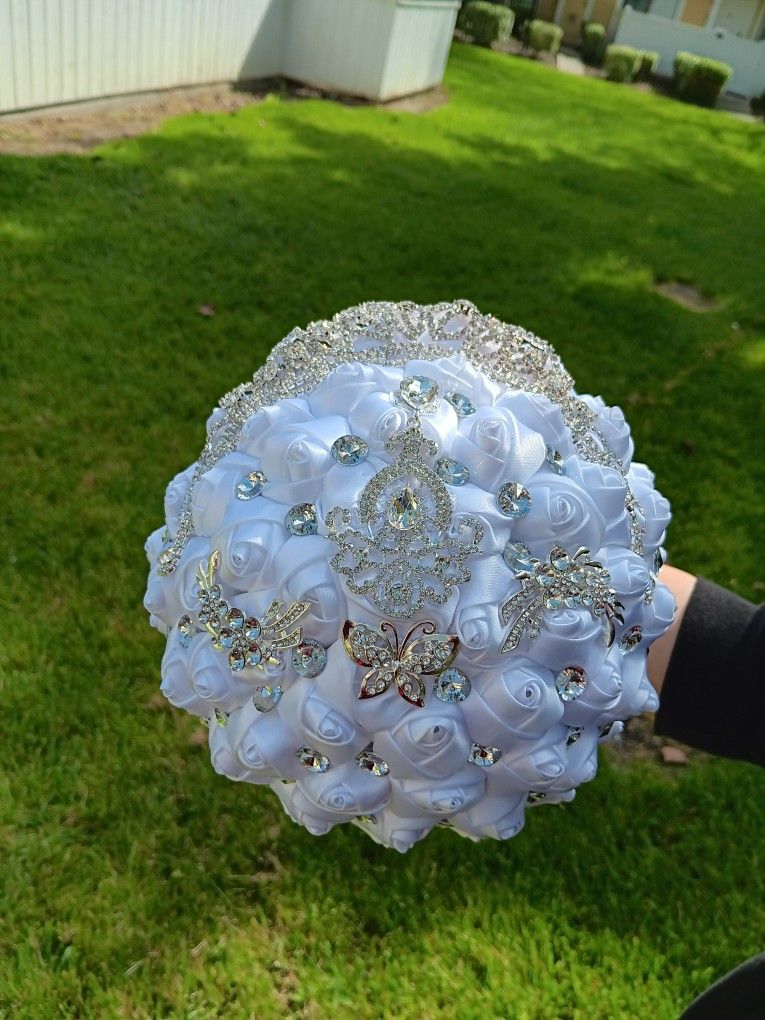 White Quince Ramo Sweet Sixteen Bouquet