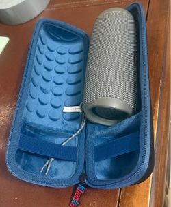 JBL Flip Speaker + Case
