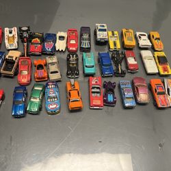 Lot Of 36 Hot Wheels , Racing Campions, Matchbox Etc Vintage 1969,1982 Etc