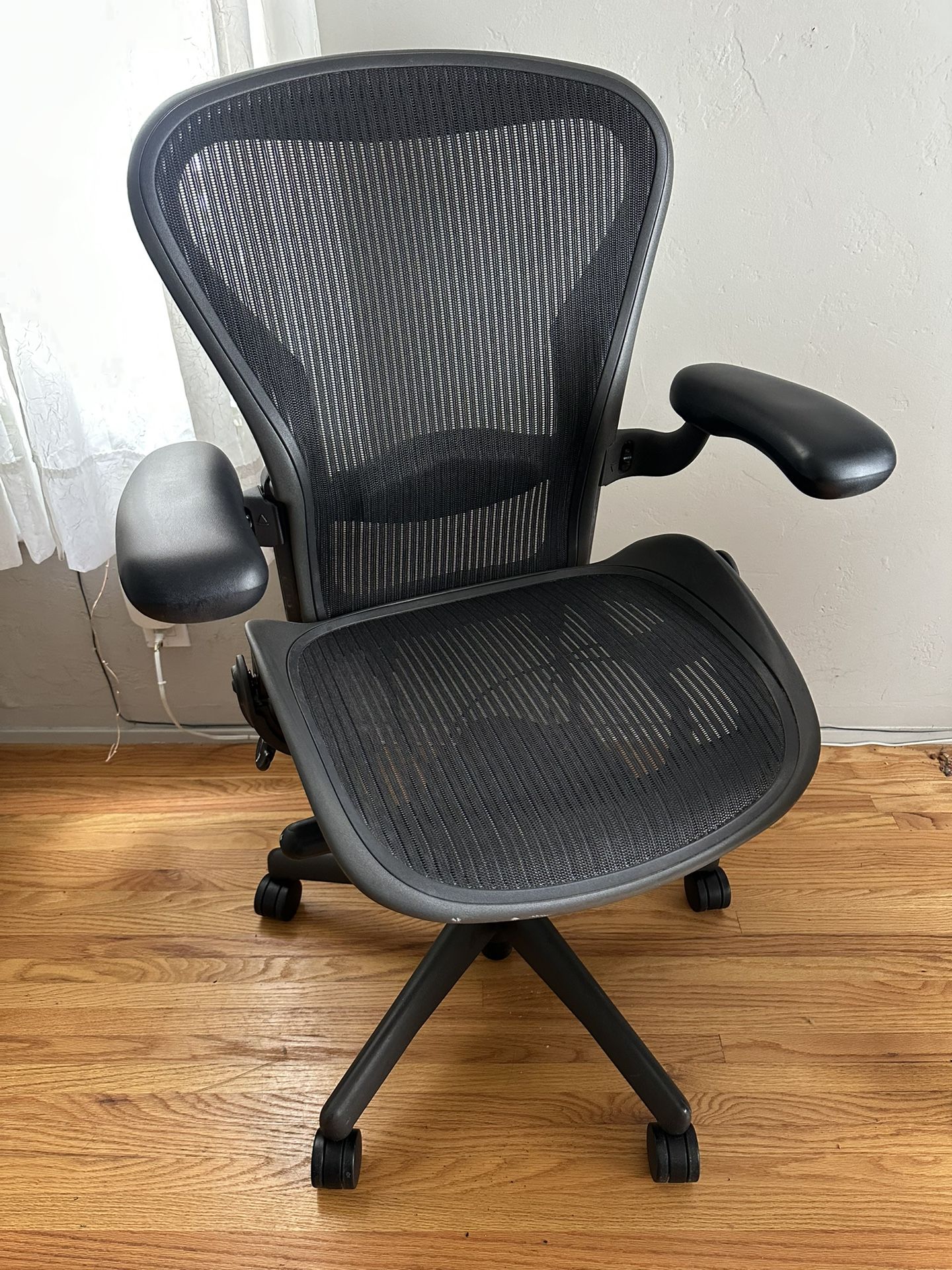 Herman Miller Aeron B Size Fully Loaded In Great Condition