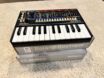 Roland ju-06 with keyboard dock