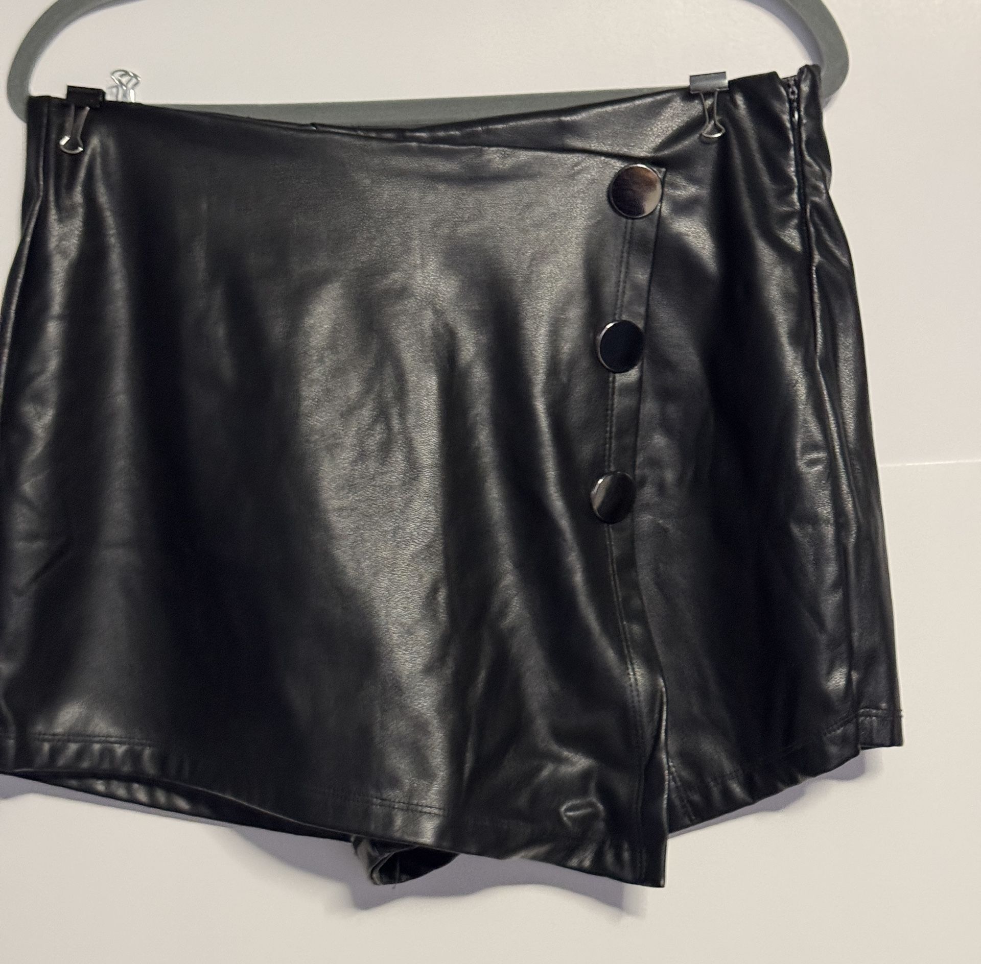 Faux Black Leather Skorts Women’s Size L